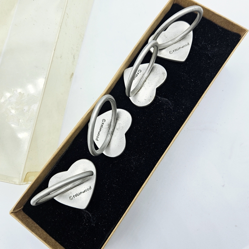 ROBINWOOD Set of 4 Metal Heart Napkin Rings in Pewter Antique Silver Finish - Picture 5 of 8
